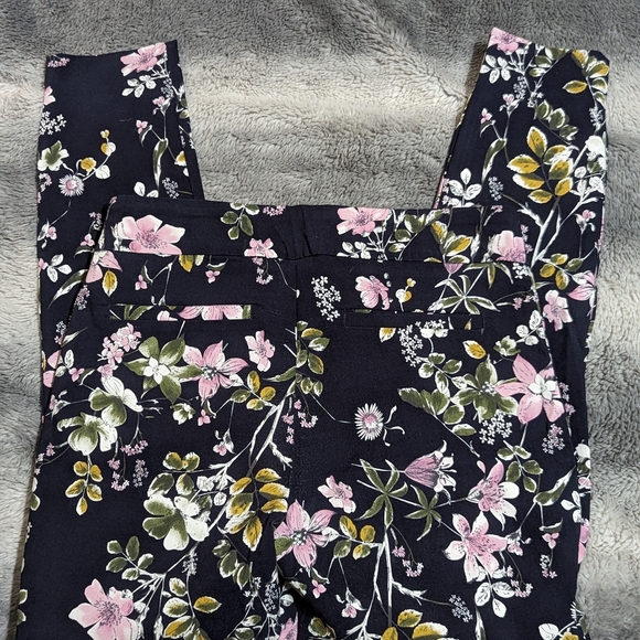 Flowered pixie pants - Picture 3 of 3